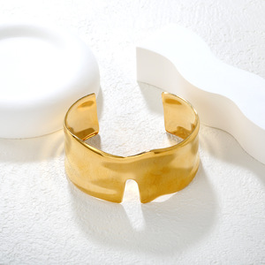 กำไลข้อมือสแตนเลสสตีลทรงเรขาคณิตแบบปรับได้ สไตล์ยุโรปอเมริกัน แฟชั่นสำหรับทุกเพศ ดีไซน์วงแหวนเรียบกว้าง - Product Image 3