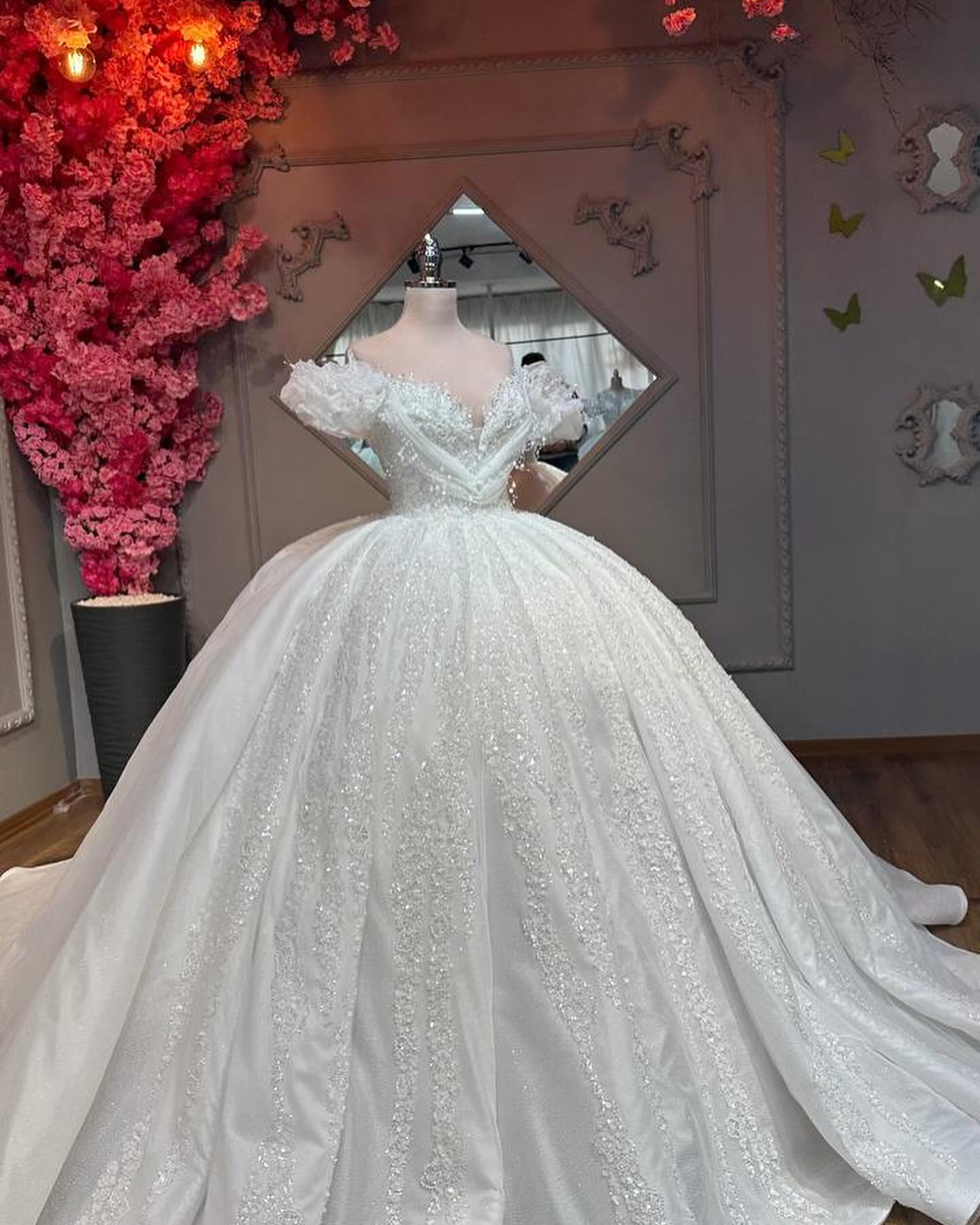 Mumuleo Wedding Dresses - Pure White Ball Gown Sequins