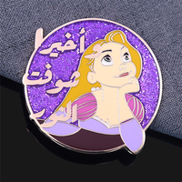 Badges métalliques personnalisés professionnels, broches de vêtements tendance, épingles à chapeau, vente en gros, épingles à revers en émail doux et dur avec carte de support