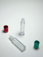 Bouteille d'eau en verre de luxe de 10ml avec surface polie à bille et bouchon à vis pour diffuseur de sérum de soin de la peau Échantillon gratuit disponible