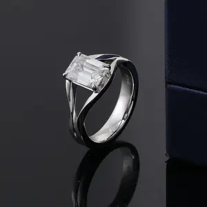 2.5ct Smaragd Kanaal Pt950 Wit Goud Gesplitste Band Moissaniet Diamanten Ring Verloving Diamanten Ringen