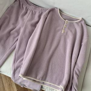 Pull à manches longues doux et confortable pour femmes avec col rond à pois épaissi Ensemble chaud décontracté pour rester à la maison - Product Image 4