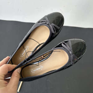 Zapatos <span class=keywords><strong>de</strong></span> baile <span class=keywords><strong>de</strong></span> <span class=keywords><strong>cuero</strong></span> para niños <span class=keywords><strong>de</strong></span> color sólido y a la moda con punta redonda en estilo <span class=keywords><strong>Ballet</strong></span>. - Product Image 2