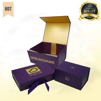 Boîte cadeau en carton personnalisée de 250 g, boîte pliante magnétique de marque avec ruban pour mariages, cosmétiques, chaussettes, fabriquée en papier de qualité supérieure