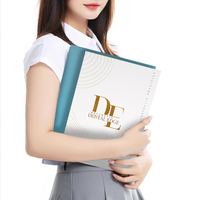 Dossier de présentation A4 personnalisé en couleur pleine, avec 2 pochettes, finition brillante ou mate, logo en feuille d'or, dossier de documents en papier pour entreprise