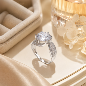 Anello Stile Tre Pietre con Dettaglio Accento Colorato Design Elegante Accessori Moda per Donne - Product Image 6