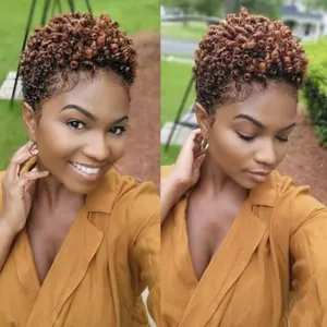 Yeni tasarım tutkalsız tam makine kısa peruk Afro Kinky kıvırcık örgü 180% yoğunluk Afro peruk siyah kadınlar için Ombre kırmızımsı kahverengi