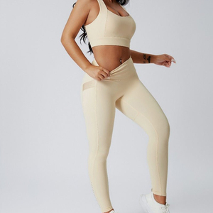 Ensemble de yoga léger et de haute qualité pour femmes, disponible en différentes couleurs, produit tendance, ensemble de yoga pour femmes en vente en ligne - Product Image 1