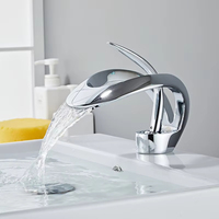 Vente chaude tout en cuivre salle de bain douche mitigeur robinet élégant Design moderne polyvalent universel cascade robinet en laiton