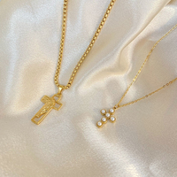 Collier pendentif de luxe en acier inoxydable, imitation perle, croix légère, visage plaqué or, creux, chaîne de clavicule, bijoux