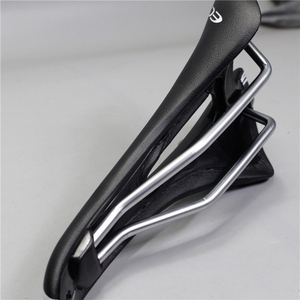 <span class=keywords><strong>Asiento</strong></span> <span class=keywords><strong>de</strong></span> <span class=keywords><strong>Bicicleta</strong></span> Ultraligero con Rieles <span class=keywords><strong>de</strong></span> Acero Cro-Mo, Sillín Hueco para Carretera y MTB <span class=keywords><strong>de</strong></span> 270x130mm, Almohadilla <span class=keywords><strong>de</strong></span> Goma Suave <span class=keywords><strong>de</strong></span> Cuero PU, Cómodo para Ciclismo - Product Image 5