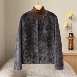 Cappotto Corto di Lusso in Vera Pelliccia di <span class=keywords><strong>Visone</strong></span> per <span class=keywords><strong>Donna</strong></span>, Traspirante ed Ecologico, Design Italiano Grigio, Vendita Diretta dalla Fabbrica - Product Image 3