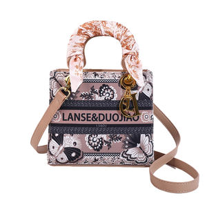 Sac à main de luxe pour femme en PU de haute qualité, modèle 2025, avec rivets, durable et portable pour un usage quotidien - Product Image 3