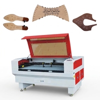 Cutter numérique CNC à couteau oscillant haute efficacité avec table d'alimentation automatique pour la découpe de cuir, de tiges de chaussures et de mailles synthétiques