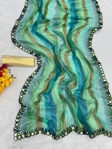 Sari Tradicional Indio y Pakistaní de Gasa con Rayas Rosas y Borde Dorado para Mujer, para Bodas y Fiestas, de Secado Rápido - Product Image 5