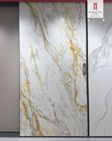 Dalles de marbre artificiel en pierre blanche dorée grand format 3200x1600mm avec finition soyeuse antidérapante pour escaliers, extérieur et jardin