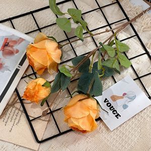 Bouquet de roses artificielles Gardenia à 3 têtes en soie Manta, idéal pour la décoration de mariage, la maison et les accessoires de photographie en extérieur - Product Image 4