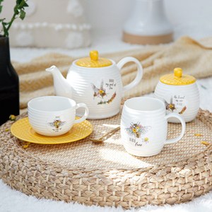 กาน้ำชาเซรามิก - ลายผึ้งและดอกไม้ พร้อมที่กรองชา - Product Image 1