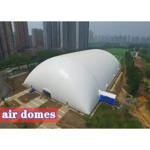 खेल फुटबॉल कोर्ट तम्बू Inflatable खेल के मैदान फुटबॉल पिच हवा गुंबद समर्थित संरचना