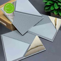 Panneau mural 3D en PVC UDK avec surface miroir réfléchissante 50cm X 50cm Carrelage de décoration murale intérieure