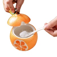 230ml keramische huishoudelijke fruitvormige schattige geëmbosseerde antibacteriële vochtbestendige kruidenpotjes met creatieve deksel MSG zoutdoosjes