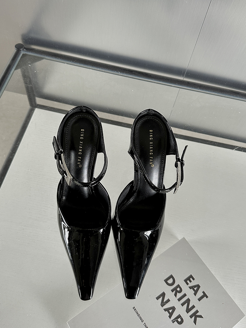 หนังแก้วสีดำ