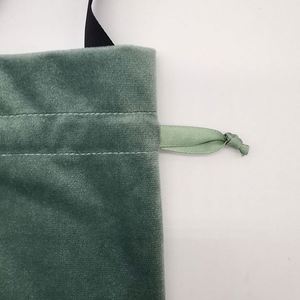 Petit sac à cordon en velours personnalisé avec logo pour l'emballage de colliers et de bijoux - Product Image 4