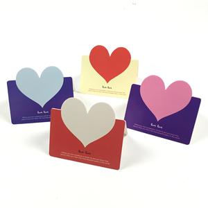 Cartes pliantes personnalisées en forme de cœur découpées au laser, style créatif, papier kraft, impression offset, taille personnalisée, pelliculage, remerciements de mariage - Product Image 1
