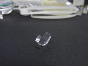 Fornitore di prisma di vetro a cuneo ottico prisma irregolare stereoscopico personalizzato di alta qualità - Product Image 3