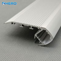 Profilés d'escalier LED en aluminium usiné, découpés et pliés, durables et modernes, pour zones à fort trafic HERO METAL