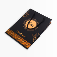 Sac en papier personnalisé de luxe avec logo imprimé en feuille d'or, poignée en corde de coton, pour cadeau haut de gamme