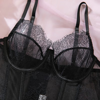 Ensemble de lingerie sexy trois pièces à découpes au dos, string avec porte-jarretelles