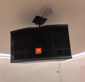 ลำโพงติดผนัง <span class=keywords><strong>JBL</strong></span> CV1652T ขนาด 6.5 นิ้ว สำหรับใช้งานเชิงพาณิชย์ รองรับแรงดันไฟฟ้า 70V 100V กำลังขับ 150 วัตต์ เหมาะสำหรับใช้เป็นลำโพงเสียงพื้นหลังในร้านอาหาร - Product Image 2