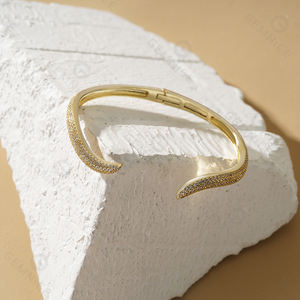 Brazalete Ajustable de Plata de Ley 925 Gemnel con Baño de Oro Vermeil y Circonitas Cúbicas con Incrustaciones Hechas a Mano - Product Image 5