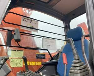 Vente flash : Excavatrice sur chenilles Hitachi ZX135US zx135 de 14 tonnes, modèle 2022, 90% NEUF, d'occasion avec moteur, pompe et équipement pour rapport - Product Image 6