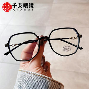 Gafas Qianai con Montura Cuadrada Irregular T4-30109 TR90, Anti Luz Azul, Unisex, Lentes de PC Extra Anchas - Product Image 1