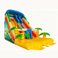 Toboggan aquatique gonflable sur le thème tropical avec palmiers, idéal pour les activités de location commerciale
