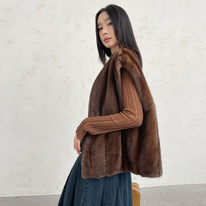Cappotto 2025 <span class=keywords><strong>di</strong></span> lusso invernale in maglia corta senza maniche da donna con giacca <span class=keywords><strong>di</strong></span> pelliccia <span class=keywords><strong>di</strong></span> <span class=keywords><strong>visone</strong></span> e gilet in velluto - Product Image 4
