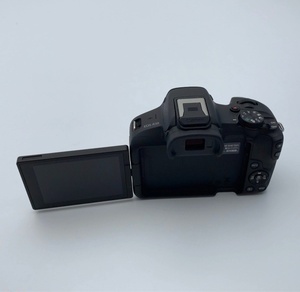 Appareil photo Canon R50 d'occasion, modèle d'entrée de gamme, boîtier seul, léger et économique - Product Image 3
