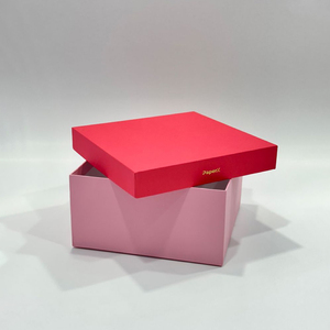 Caja de Cartón para Regalo con Tapa y Base Impresas con Franjas de Colores Cuadradas Clásicas en Flexografía - Product Image 2