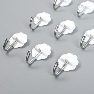 Venta directa de fábrica de ganchos de plástico pequeños en forma de flor de ciruelo, ganchos pequeños blancos, a granel y en bolsas, mini ganchos adhesivos. - Product Image 5