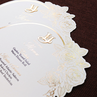 Carte de menu de mariage de luxe découpée au laser, motif floral, avec monogramme doré, impression personnalisée sur carton pour la mise en place de la table de banquet de mariage