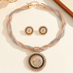 Pendientes Colgantes de Aleación de Zinc con Baño de Oro Electroplacado, Estilo Europeo y Americano, Cadena de 3 Colores con Botón, Set de Joyería para Dama con Pegamento Negro - Product Image 2