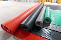 Garage PVC-Münzmuster-Bodenbelag Rolle Hochbelastbar Rutschfeste Gummi-Münzoberfläche für Anhänger Van Schuppen Hütte Universell