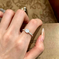 Großhandel Messing Echtvergoldeter Damenring Verstellbarer Offener Ring Runder Kubischer Zirkonia Solitär Verlobungs-Modeschmuck