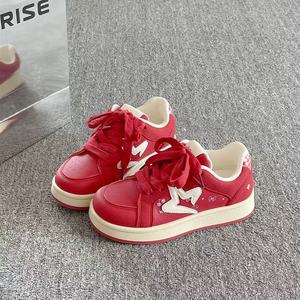 Nuevas zapatillas blancas de suela gruesa para otoño y primavera, versátiles y modernas, para un estilo estudiantil único. Presenta estrellas de colores. - Product Image 4