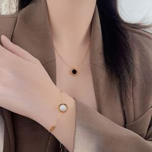 Цветной браслет из нержавеющей стали с римскими цифрами, ожерелье, черно-белый двухсторонний комплект украшений - Product Image 2