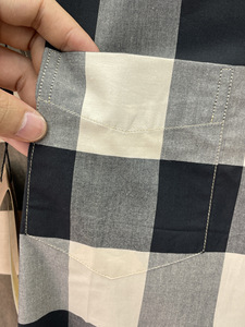 Camisa de manga corta para hombre, estilo veraniego, diseño a cuadros, corte ajustado, de lujo, marca Burberry, color caqui. - Product Image 3