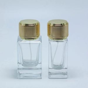 Nouvel Arrivage Flacon Vaporisateur de Parfum Polonais Vide Carré 30ml/50ml/100ml en Verre Sérigraphié avec Bouchon Doré, Étiquette Métallique et Boîte - Product Image 3