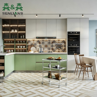 Ensemble de meubles de cuisine modulaires contemporains de luxe avec crédence en carreaux diamant et éclairage LED pour résidence